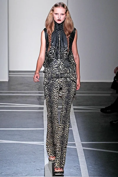 Look 35